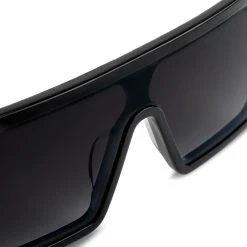 Otsu Occasus | Lunettes De Soleil Carrées Rétro à Verres Noirs Polarisés -Arkai Atlas Shop 1 3 glasot