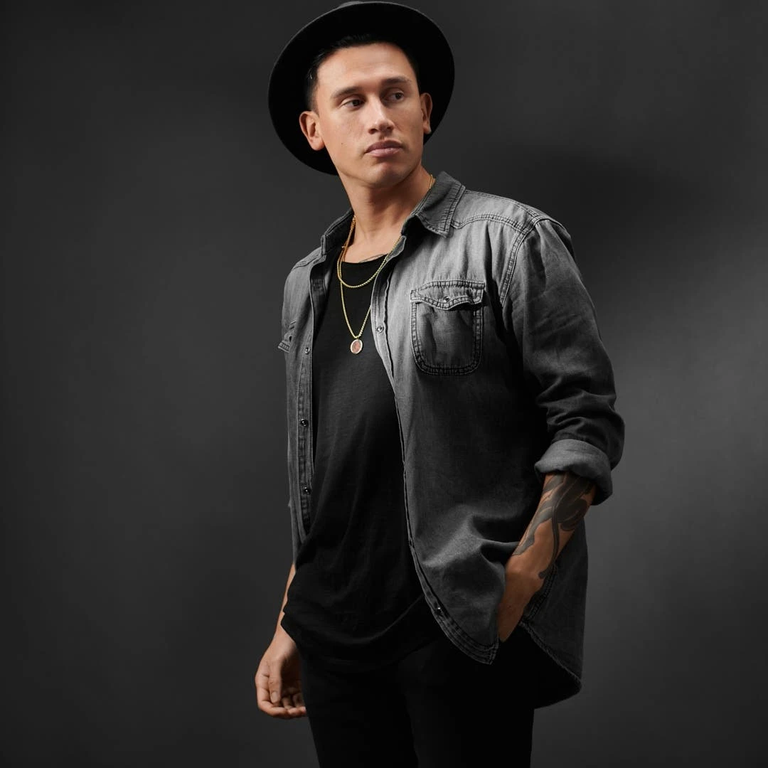 Arkai Set De 2 Colliers Superposés : Chaîne Dorée Rico Et Collier à Pendentif Obsidienne Acajou Orisun 5 Arkai Set De 2 Colliers Superposés : Chaîne Dorée Rico Et Collier à Pendentif Obsidienne Acajou Orisun – Image 3