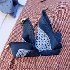 Tailor Toki Pochette De Costume En Soie Bleue à Pois -Arkai Atlas Shop 11183 pocketsquare