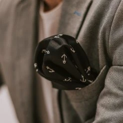 Tailor Toki Pochette De Costume Noire Et Blanche à Motifs Nautiques -Arkai Atlas Shop 15277 pocket square