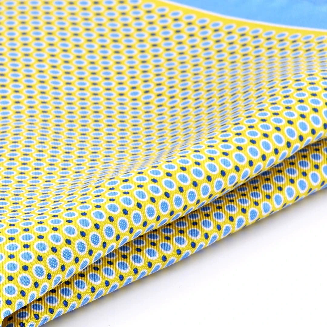 Tailor Toki Pochette De Costume En Soie Bleue Et Jaune 4 Tailor Toki Pochette De Costume En Soie Bleue Et Jaune – Image 2