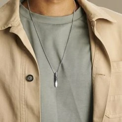 Arkai Collier Rico à Pendentif En Forme De Cartouche Argentée Et Turquoise Blanche -Arkai Atlas Shop ak ricocollection nathan necklace 1x1 11