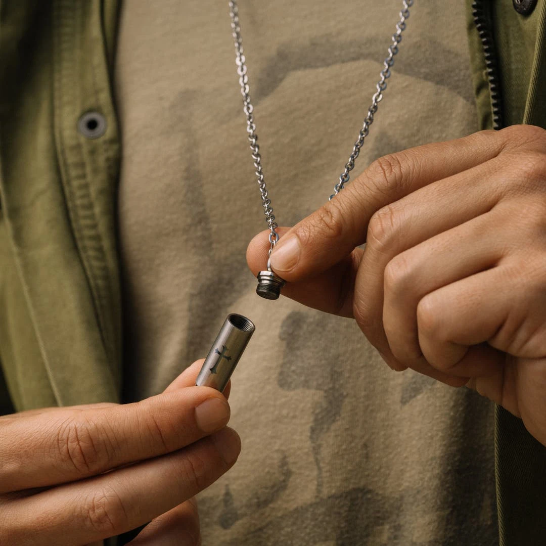 Fort Tempus Collier à Pendentif Cartouche Secrète 5 Fort Tempus Collier à Pendentif Cartouche Secrète – Image 3