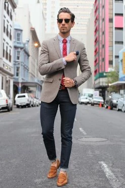 Tailor Toki Pochette De Costume En Laine Bleue à Carreaux, Coutures à La Main. -Arkai Atlas Shop full length 1