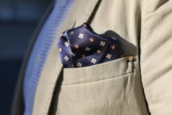 Tailor Toki Pochette De Costume Bleue à Motif Floral 10 Tailor Toki Pochette De Costume Bleue à Motif Floral -Arkai Atlas Shop img 2007