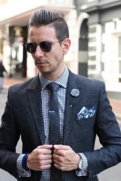 Tailor Toki Mouchoir De Poche à Fleurs Bleu Et Blanc -Arkai Atlas Shop img 2321 1