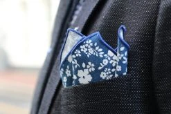 Tailor Toki Mouchoir De Poche à Fleurs Bleu Et Blanc -Arkai Atlas Shop img 2364