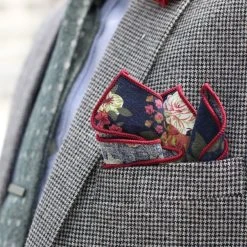 Tailor Toki Pochette De Costume Bleue à Fleurs 10 Tailor Toki Pochette De Costume Bleue à Fleurs -Arkai Atlas Shop pocket square 2