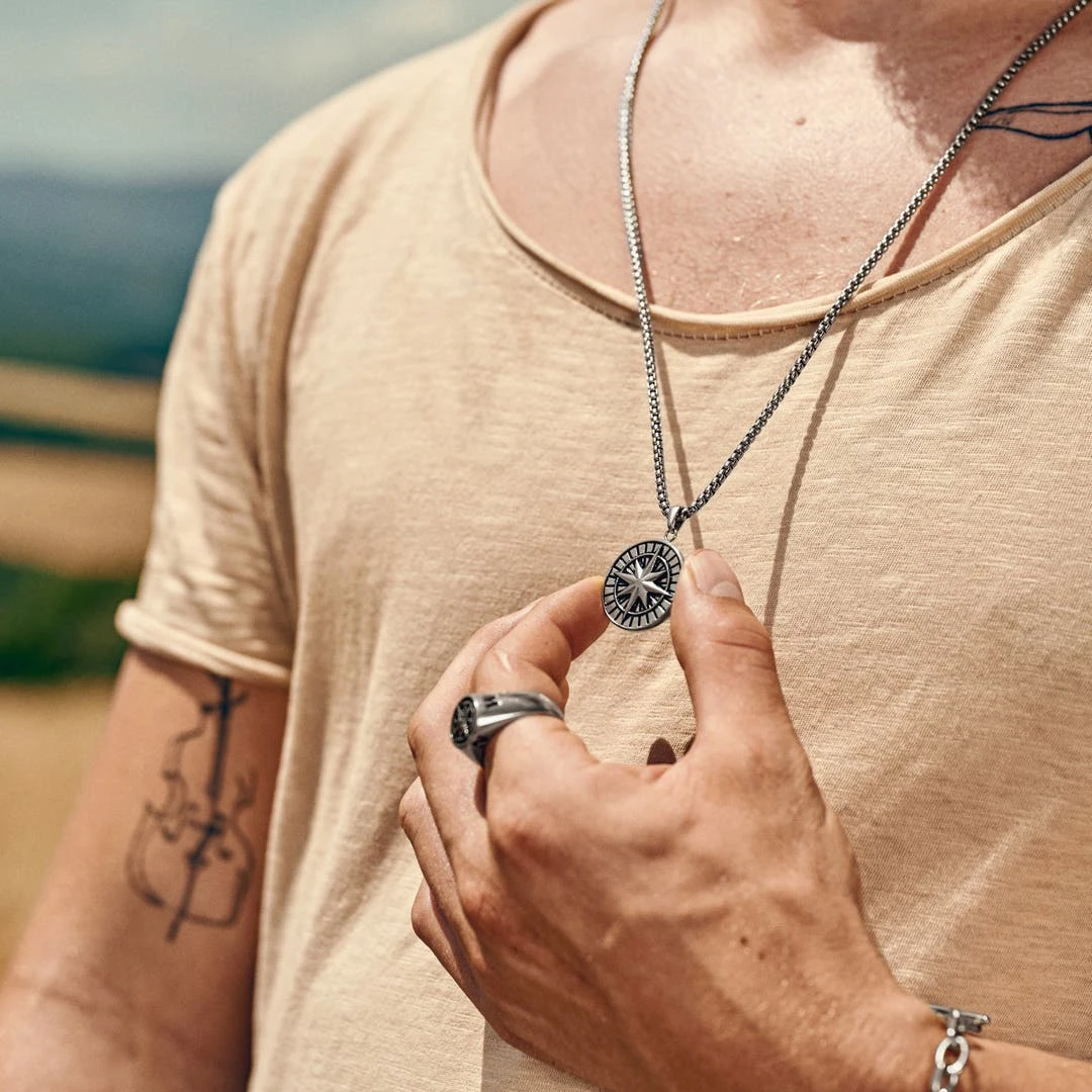 Arkai Atlas | Collier En Acier Inoxydable Argenté à Pendentif étoile Polaire 4 Arkai Atlas | Collier En Acier Inoxydable Argenté à Pendentif étoile Polaire – Image 2