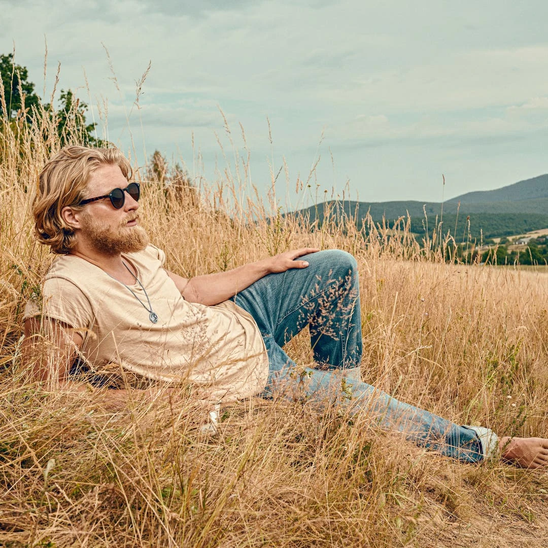 Arkai Atlas | Collier En Acier Inoxydable Argenté à Pendentif Rotatif Mappemonde En Azurite Et Malachite 6 Arkai Atlas | Collier En Acier Inoxydable Argenté à Pendentif Rotatif Mappemonde En Azurite Et Malachite – Image 4