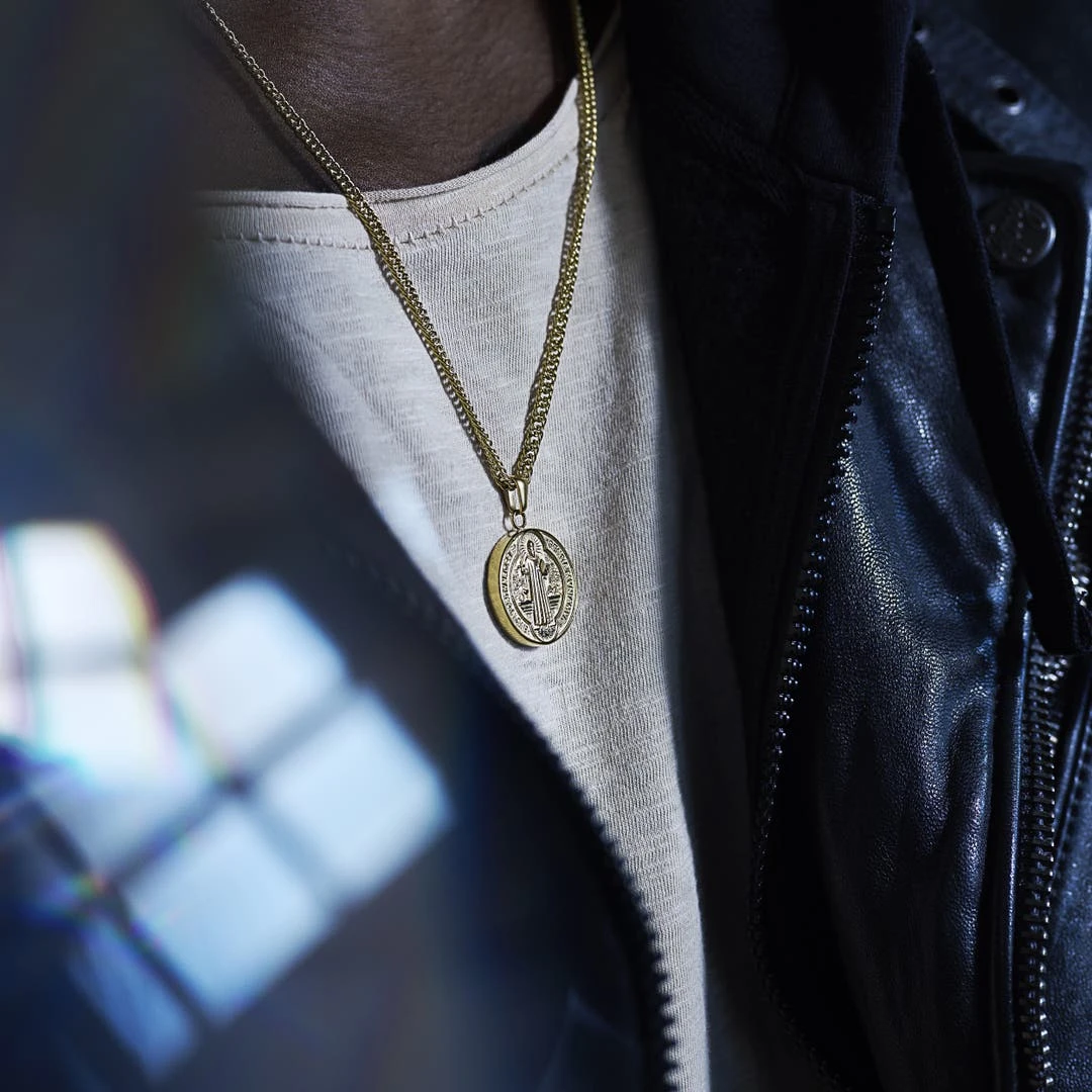 Lucleon Sanctus | Collier Doré Avec Médaille De Saint-Benoît 4 Lucleon Sanctus | Collier Doré Avec Médaille De Saint-Benoît – Image 2