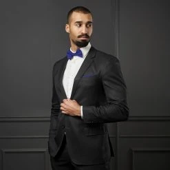 Trendhim Pochette De Costume Unie Bleu Marine Brillant 13 Trendhim Pochette De Costume Unie Bleu Marine Brillant -Arkai Atlas Shop rel megashoot bow ties 12884 1