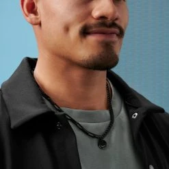 Lucleon Collier Caleb Amager à Double Chaîne Noire, Maille Dorée Et Pendentif Smiley -Arkai Atlas Shop rst acpa collectionpage black 23061 bjarkejohansen 3