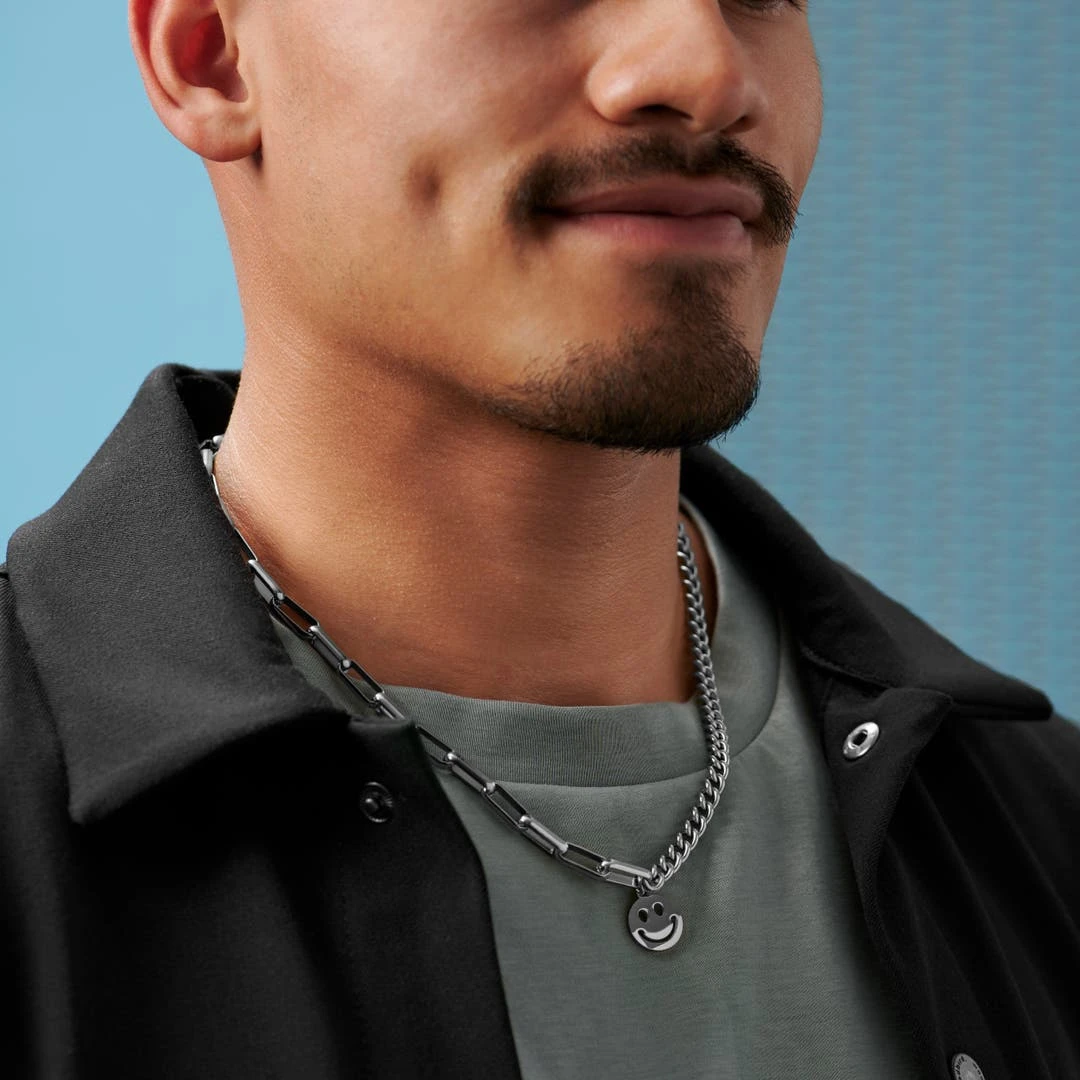 Lucleon Collier Caleb Amager à Double Maille Argentée Et Pendentif Smiley 5 Lucleon Collier Caleb Amager à Double Maille Argentée Et Pendentif Smiley – Image 3
