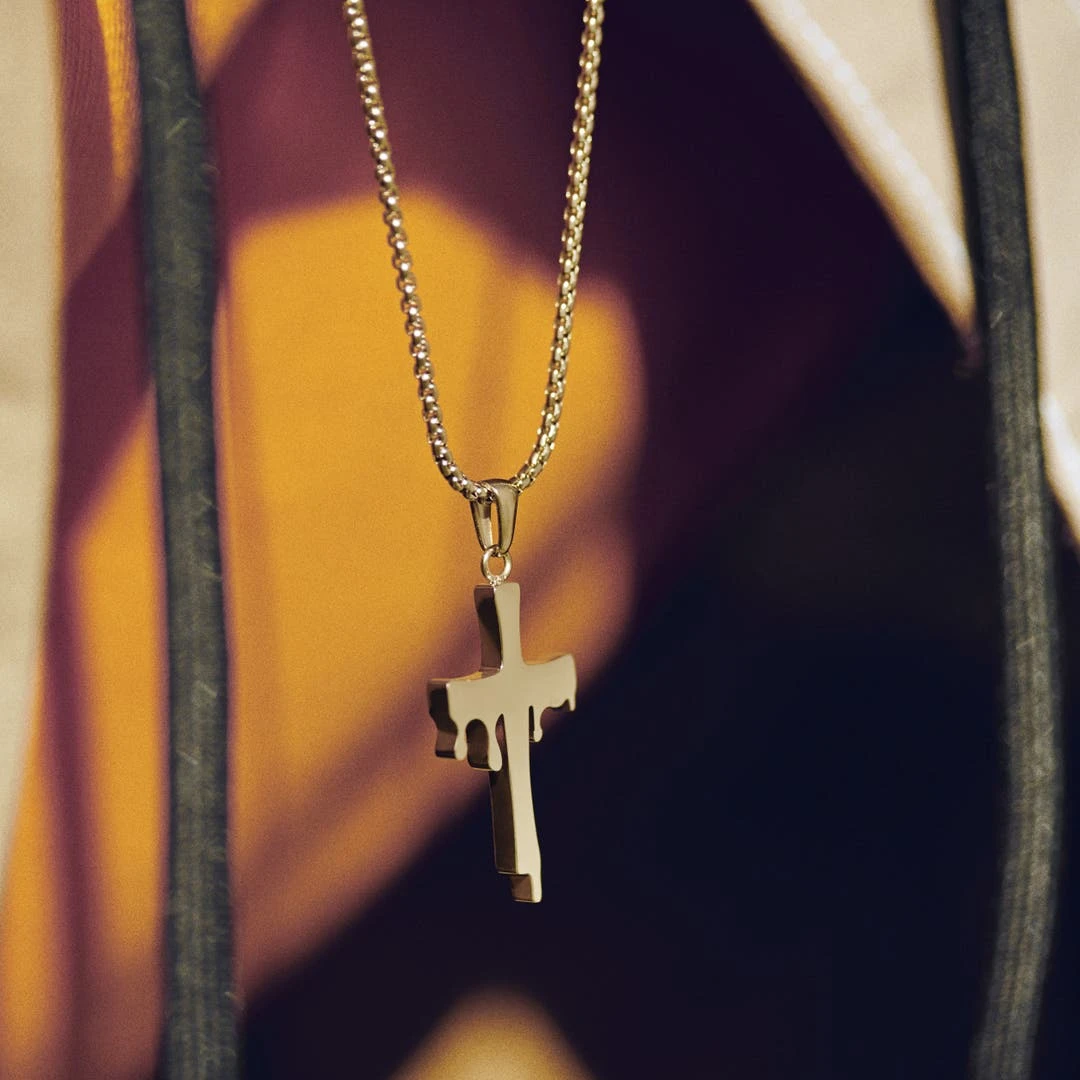 Otsu Fahrenheit | Collier En Métal Doré à Pendentif En Croix 4 Otsu Fahrenheit | Collier En Métal Doré à Pendentif En Croix – Image 2