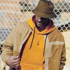 Otsu Fahrenheit | Collier En Métal Doré à Pendentif En Croix 10 Otsu Fahrenheit | Collier En Métal Doré à Pendentif En Croix -Arkai Atlas Shop rst otsu farientheit drop nathan grant 25071 1x1 4