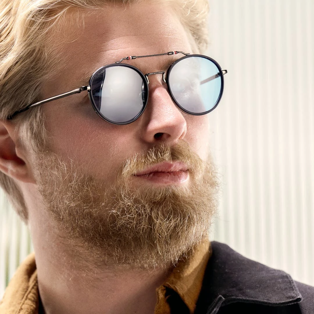 Lucleon Occasus | Lunettes De Soleil Bleues à Verres Ronds Polarisés Et Double Pont 4 Lucleon Occasus | Lunettes De Soleil Bleues à Verres Ronds Polarisés Et Double Pont – Image 2