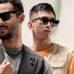 Otsu Occasus | Lunettes De Soleil Carrées Translucides à Verres Gris Clairs Polarisés -Arkai Atlas Shop rst spring 23 otsu sunglasses square greyblack 1a 2