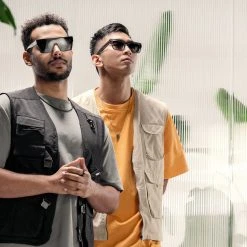 Otsu Occasus | Lunettes De Soleil Carrées Translucides à Verres Gris Clairs Polarisés -Arkai Atlas Shop rst spring 23 otsu sunglasses square greyblack 1c 2