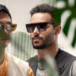 Otsu Occasus | Lunettes De Soleil Carrées Rétro à Motif écaille Et Verres Noirs Polarisés 10 Otsu Occasus | Lunettes De Soleil Carrées Rétro à Motif écaille Et Verres Noirs Polarisés -Arkai Atlas Shop rst spring 23 otsu sunglasses square tigerblack 1d