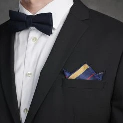 Trendhim Pochette De Costume En Soie à Rayures Bleu Marine, Or Et Rouge 9 Trendhim Pochette De Costume En Soie à Rayures Bleu Marine, Or Et Rouge -Arkai Atlas Shop ste megashoot pocketsqaure 15637 8