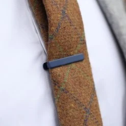 Warren Asher Petite Pince à Cravate Bleu Foncé Mat -Arkai Atlas Shop tie clip 1