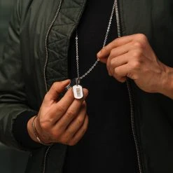 Lucleon Collier à Deux Plaques Militaires Avec Décoration Code-barre -Arkai Atlas Shop trendhim september 2020 set 9 1237 sq